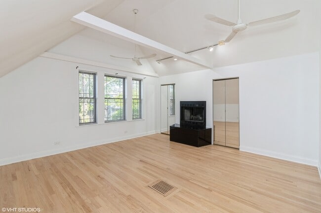 Building Photo - 4230 N Albany Ave