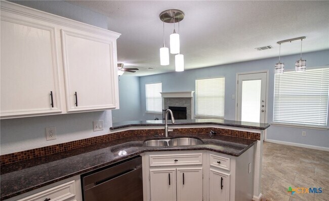 Foto del edificio - 402 Preakness Cir