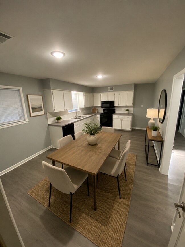 Foto del edificio - 7705 Jacksonville Cutoff Rd
