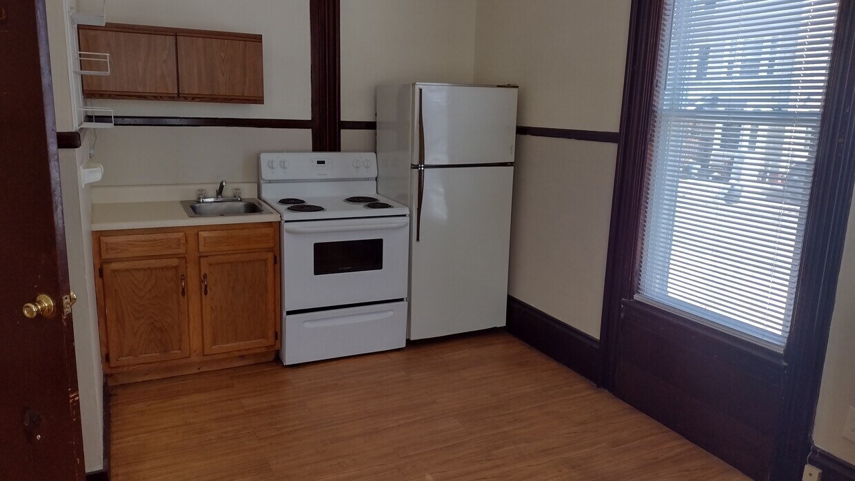 Primary Photo - 160 Pine St