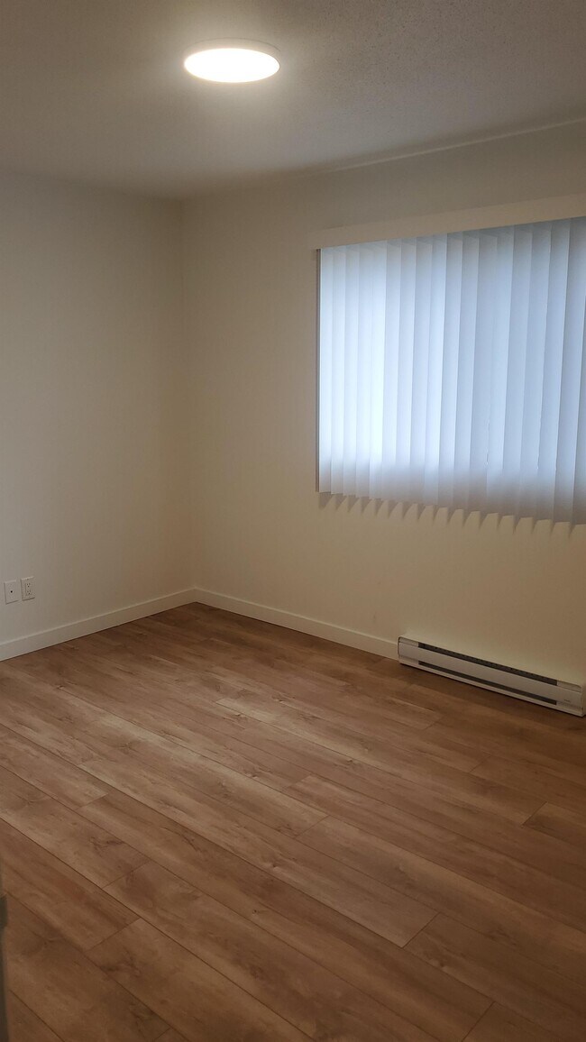 Photo du bâtiment - 430-430 Stewart Ave