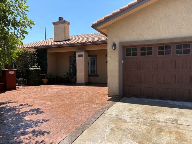 Building Photo - Spectacular-Remodeled 4-Bedroom Home with Pool, Spa, + 600 sqft Bonus Space in lovely Sylmar neig...