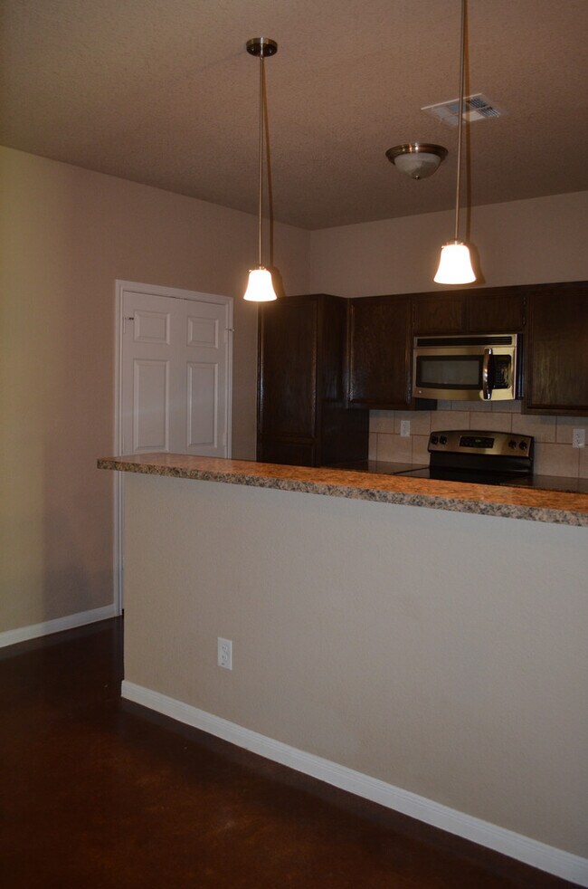 Building Photo - 1609 Pontotoc