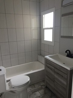 Foto del edificio - 132 1/2 W 51st St