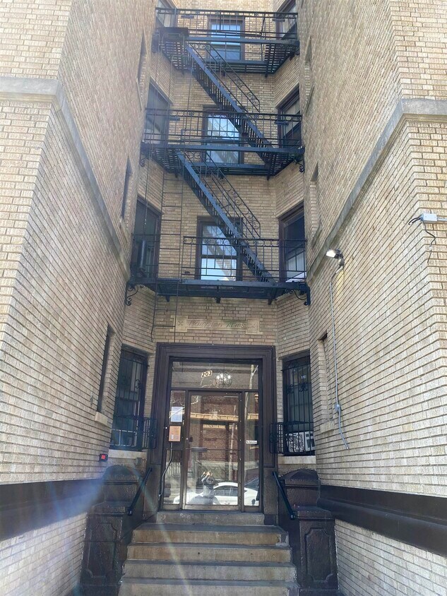 Foto del edificio - 203 Harrison Ave