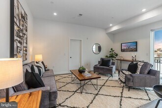 Building Photo - 710 N 16th St