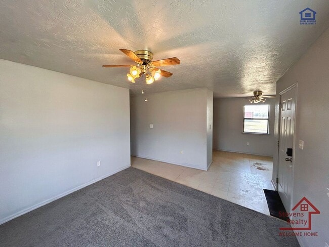 Building Photo - 1302 SW Texas Ave