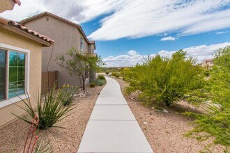 Building Photo - 10937 E Oak Grove Pl