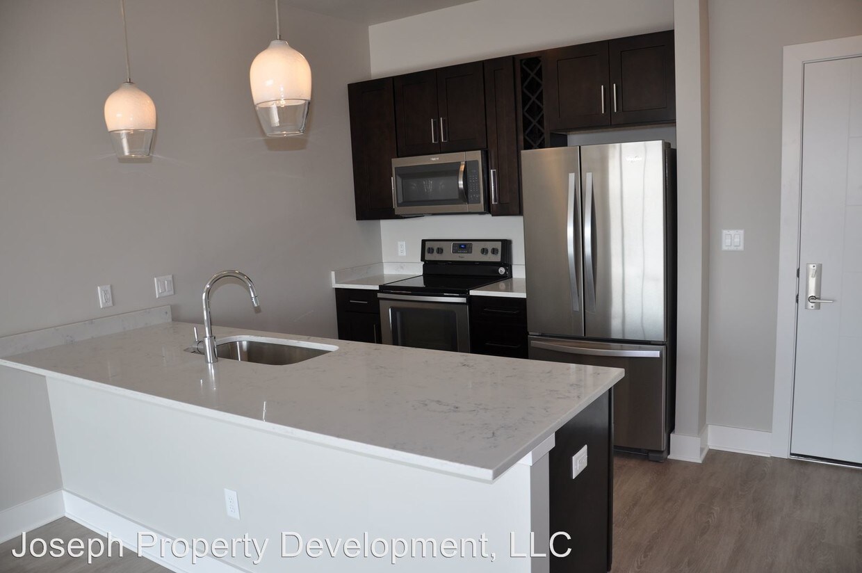 Foto principal - 4175 N Oakland Ave