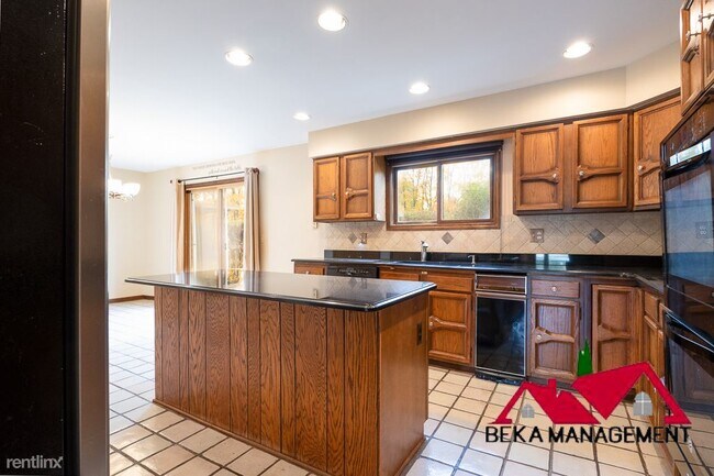 Foto del edificio - 5 br, 2.5 bath House - 6275 Fairbrook Ct