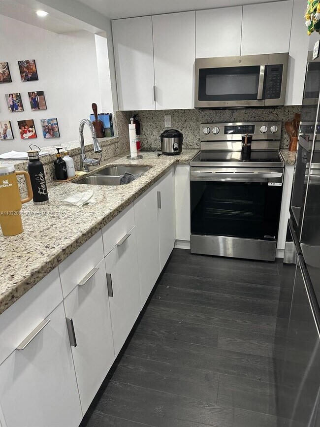 Foto del edificio - 11360 SW 1st St