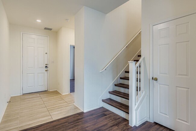 Building Photo - 716 Madalin Rue Ct