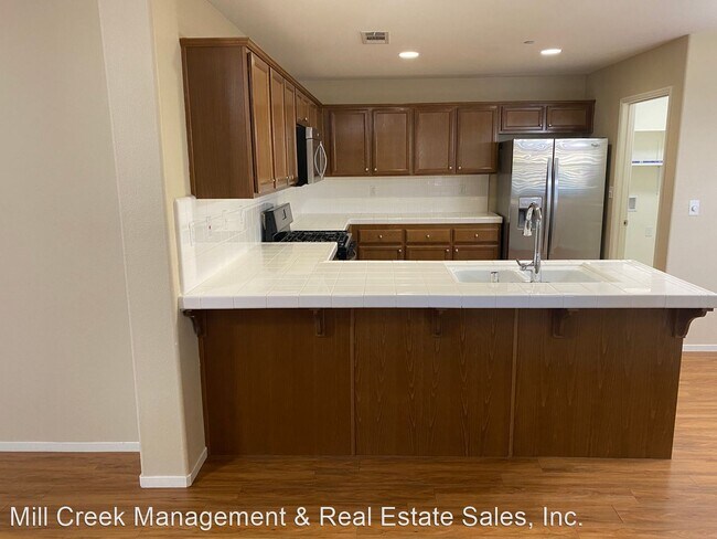 Building Photo - 3 br, 2 bath House - 432 Edgewater