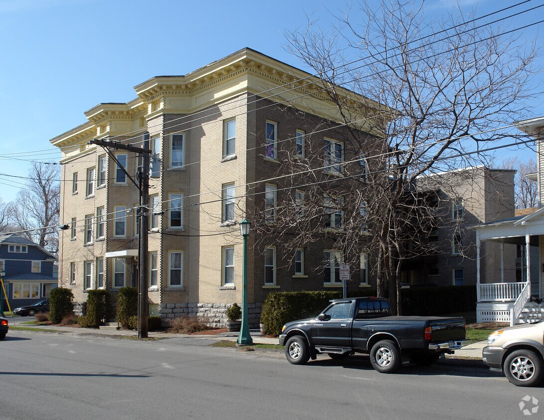 Foto del exterior - 327 Holcomb St