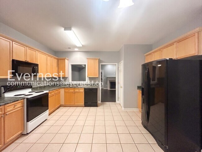 Foto del edificio - 3 Bed/2.5 Bath Townhome with Fenced Yard / Pet-Friendly / Coming Soon!