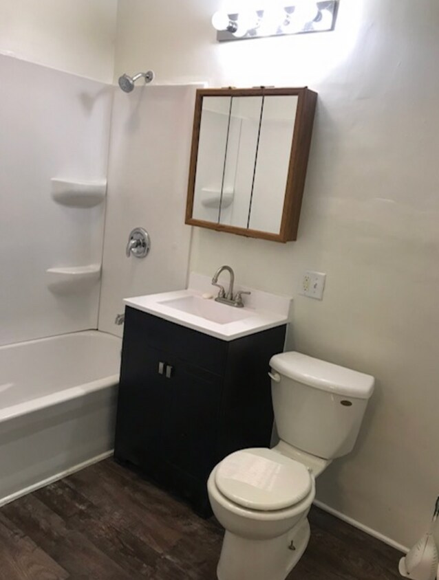 Foto del edificio - 1023 Grove Ave