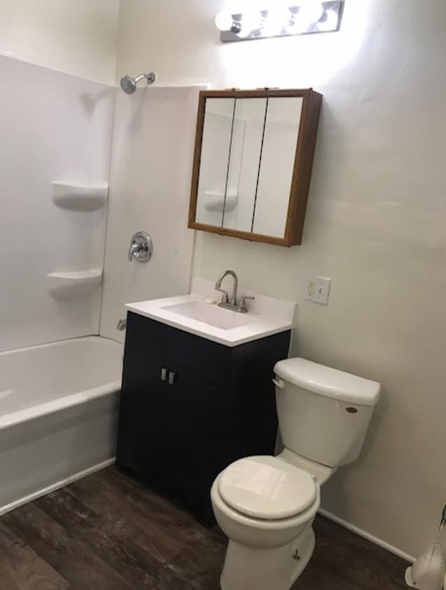 Building Photo - 1023 Grove Ave