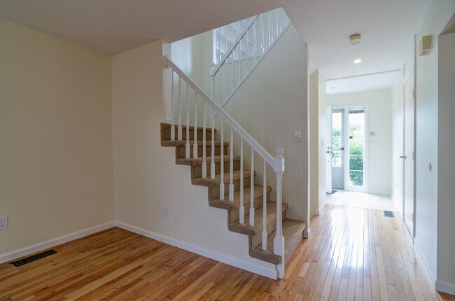 Foto del edificio - 644 Liberty Pointe Dr