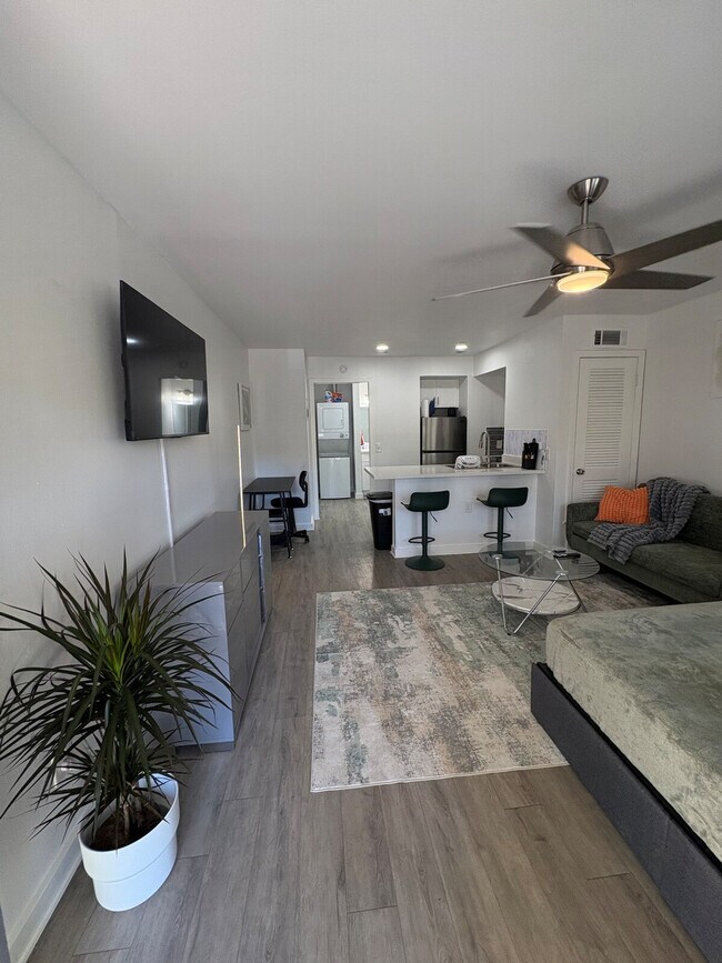 Foto del edificio - 3104 Stoneway Dr