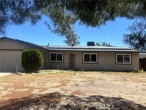 Building Photo - 11015 Oakwood Ave