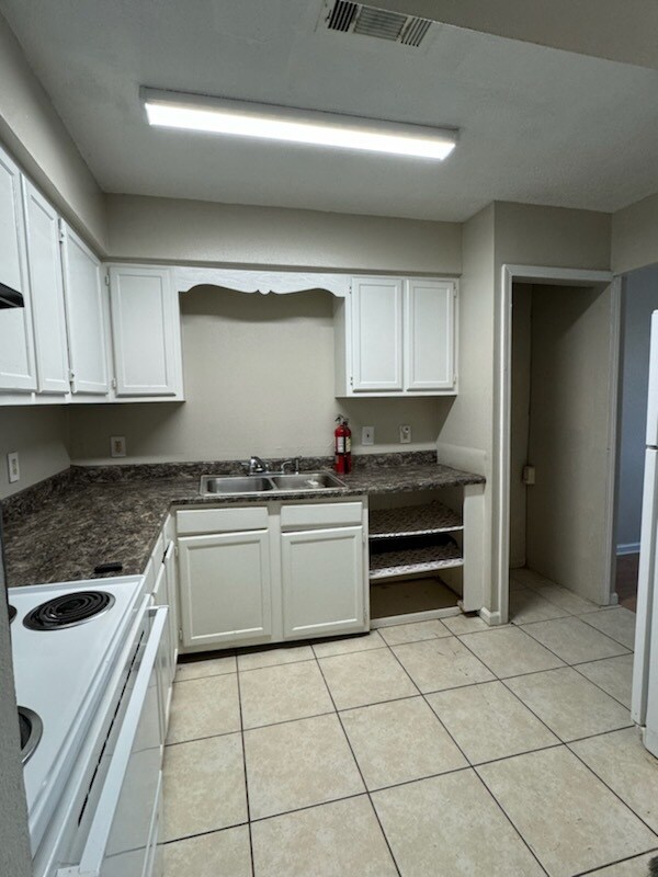Foto del edificio - 1754 Cedar Lake Dr