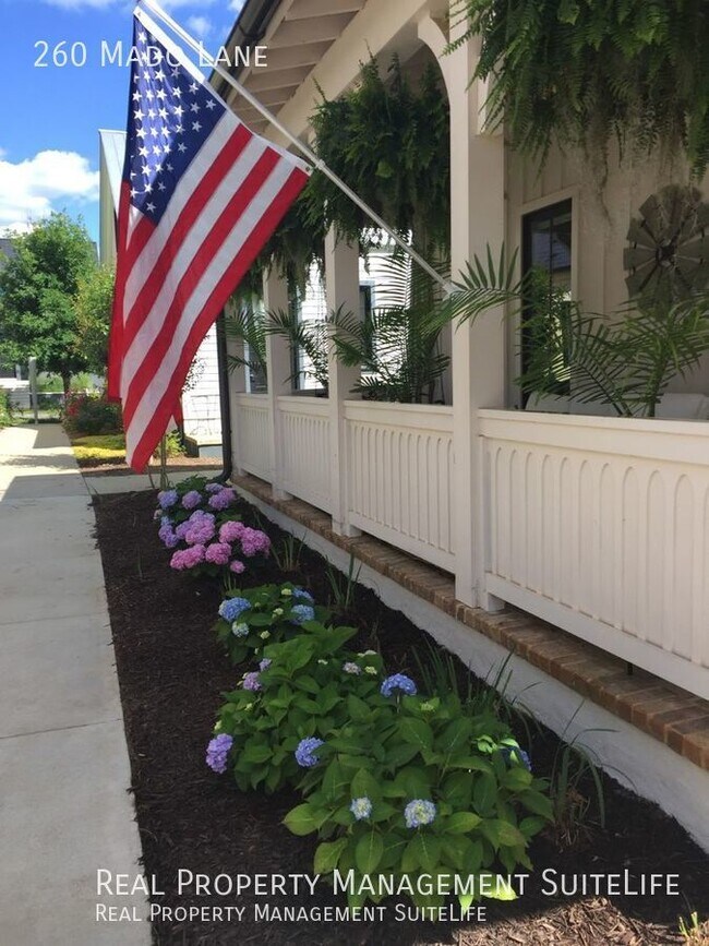 Foto del edificio - 4 bedroom Classic Serenbe Farmhouse