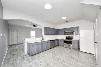 Building Photo - 10217 Teneha Dr