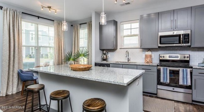 Foto del edificio - 1605 Barclay Pointe Blvd