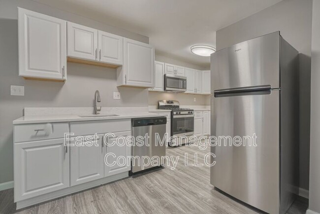 Foto del edificio - 811 Rosedale Ave