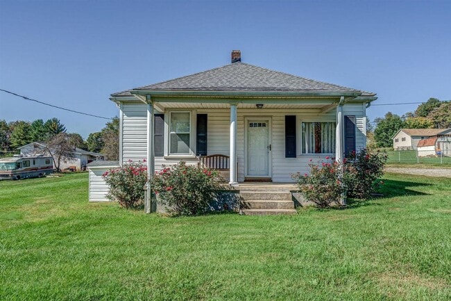 NE Roanoke Cottage - NE Roanoke Cottage House