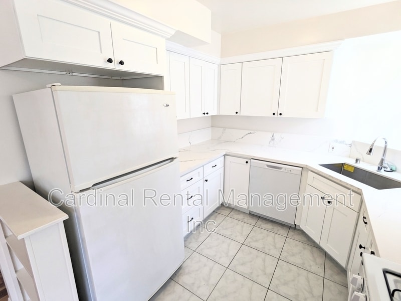 Primary Photo - 1743 N Edgemont St