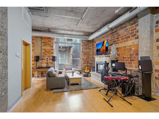 Building Photo - 521 S 7th St