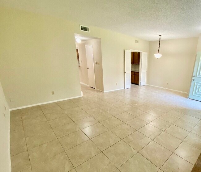 Foto del edificio - 8323 Wednesbury Ln