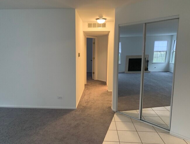 Building Photo - 2121 Camden Ln