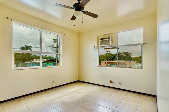 Foto del edificio - 2 Bed/1.5 Bath Upstairs Lihue Apartment fo...