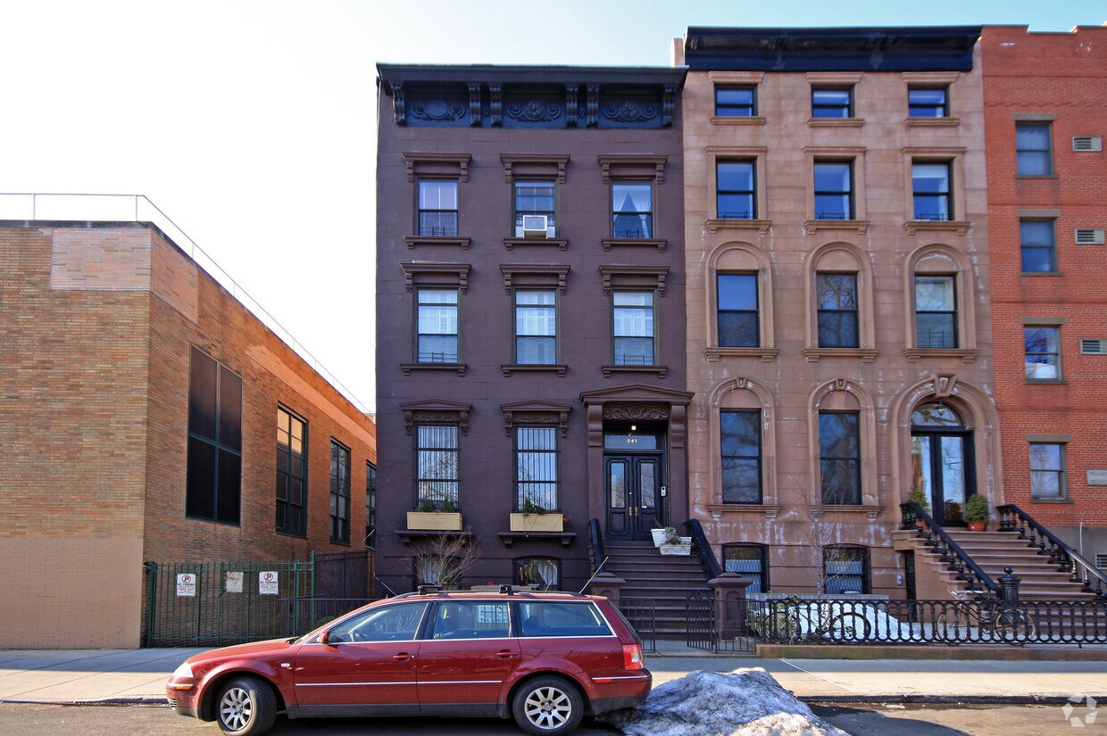 Primary Photo - 241 Carroll St