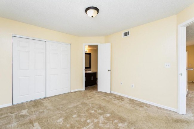 Building Photo - 421 FOUNTAINHEAD Cir