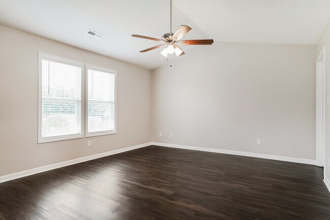 Foto del edificio - 900 Sandyhill Rd