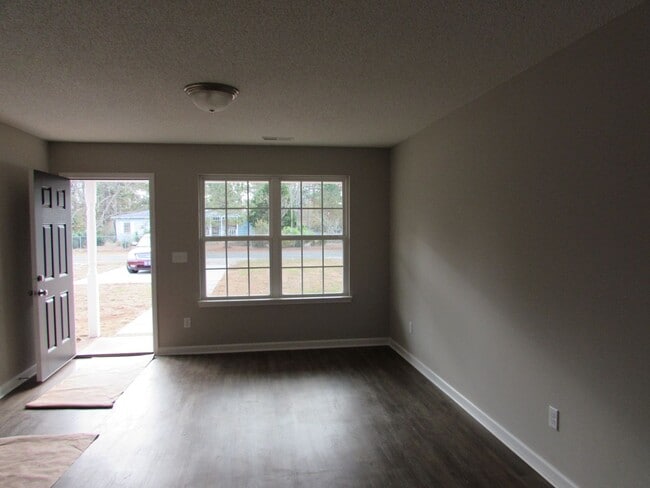 Building Photo - Duplex Across from Shaw AFB!