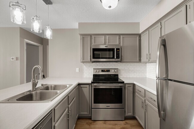 Building Photo - 2294 Pinehurst Ln