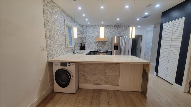 Building Photo - 512 NW 15th Ter