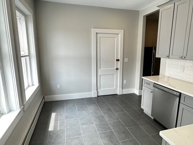 Building Photo - Brand New Spotless Luxury Building! Ht and...