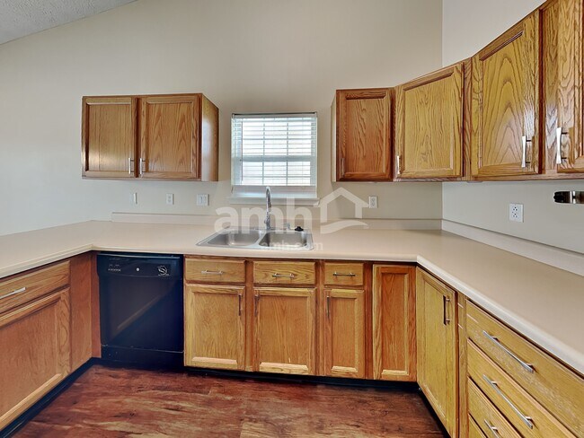 Foto del edificio - 6002 Candlewick Dr