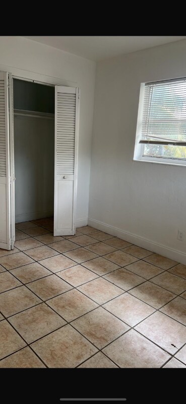 Foto del edificio - 332 NW 35th St