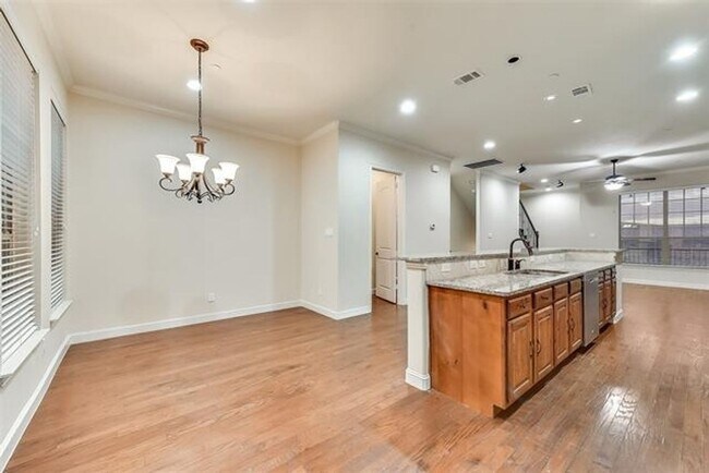 Building Photo - 3BR Townhome in Irving