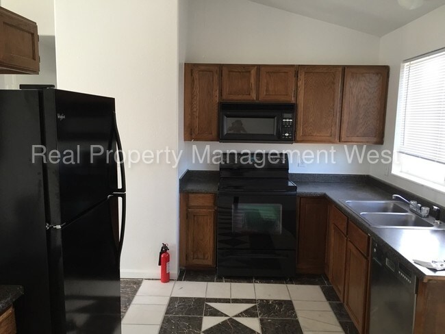 Building Photo - 5538 W Sunbury Pl
