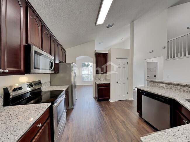 Building Photo - 1411 Samantha Cir S