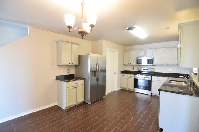 Building Photo - 3000 Blackburn Dr