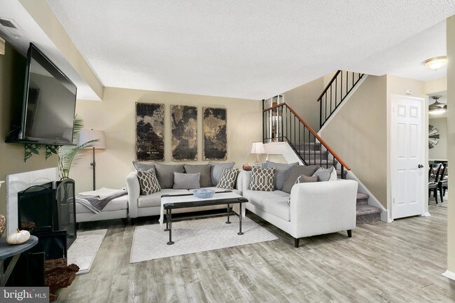 Foto del edificio - 43 Harwood Ln