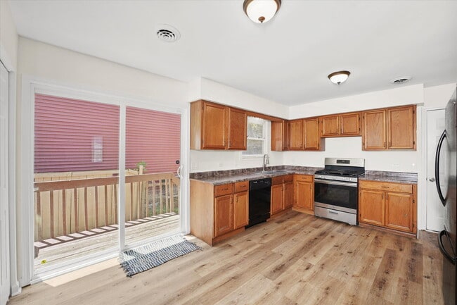 Building Photo - Updated 3-Bed/2-Bath Home with A Deck, Gar...